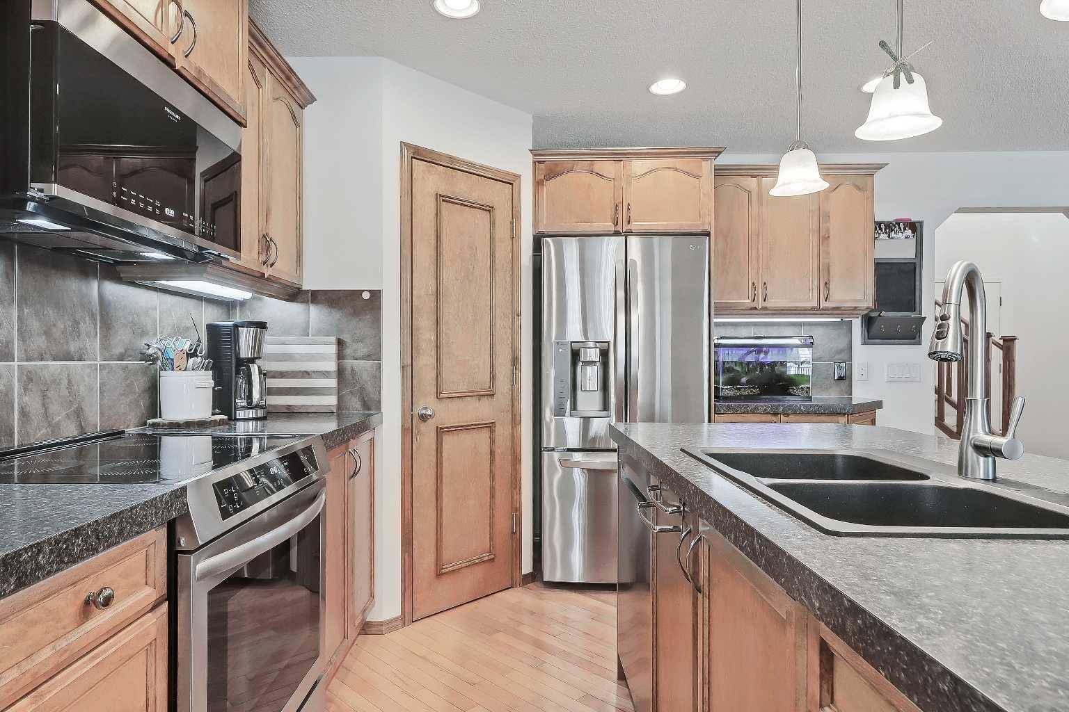 Calgary, AB T3M 1E3,921 Cranston DR SE