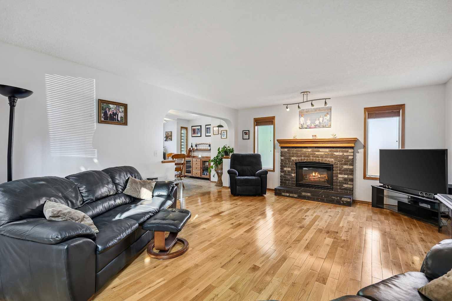 Calgary, AB T2Z2M9,144 Douglas Glen Mews Southeast