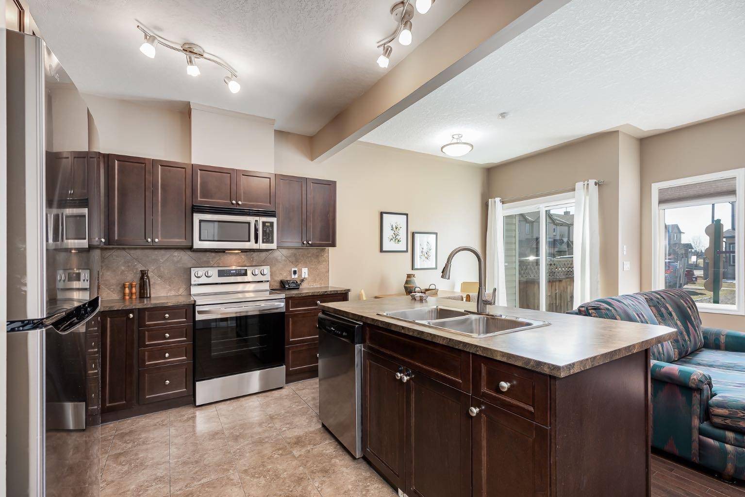 Airdrie, AB T4B 0B5,620 Luxstone LNDG SW #206