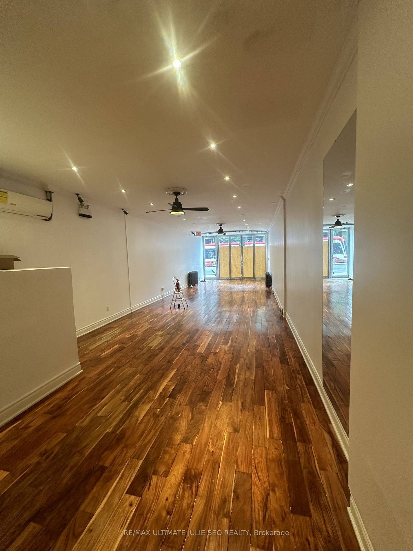 Toronto C03, ON M6C 1B5,762 St Clair AVE W
