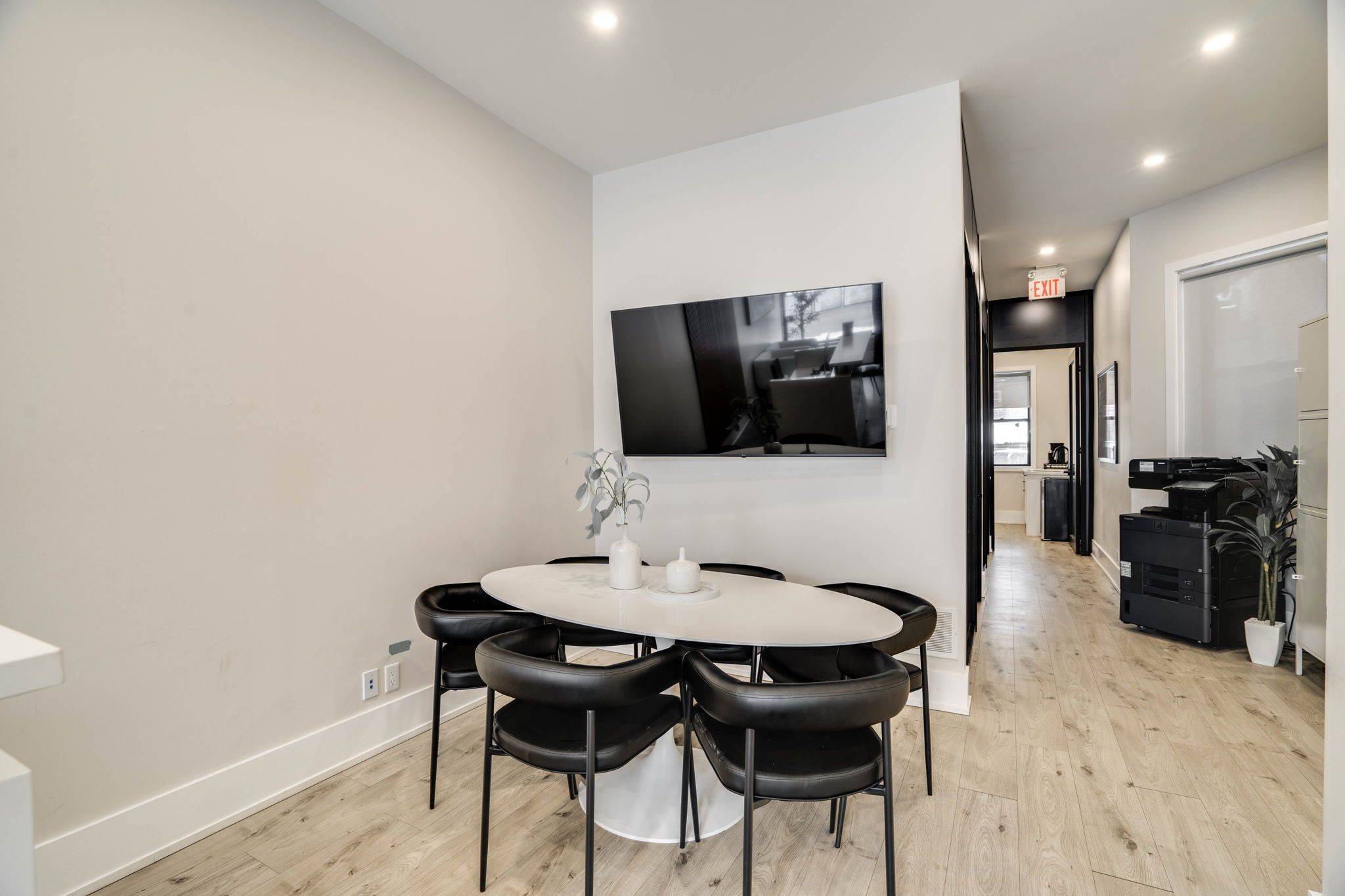 Toronto C02, ON M6K 0G7,659 St Clair AVE W