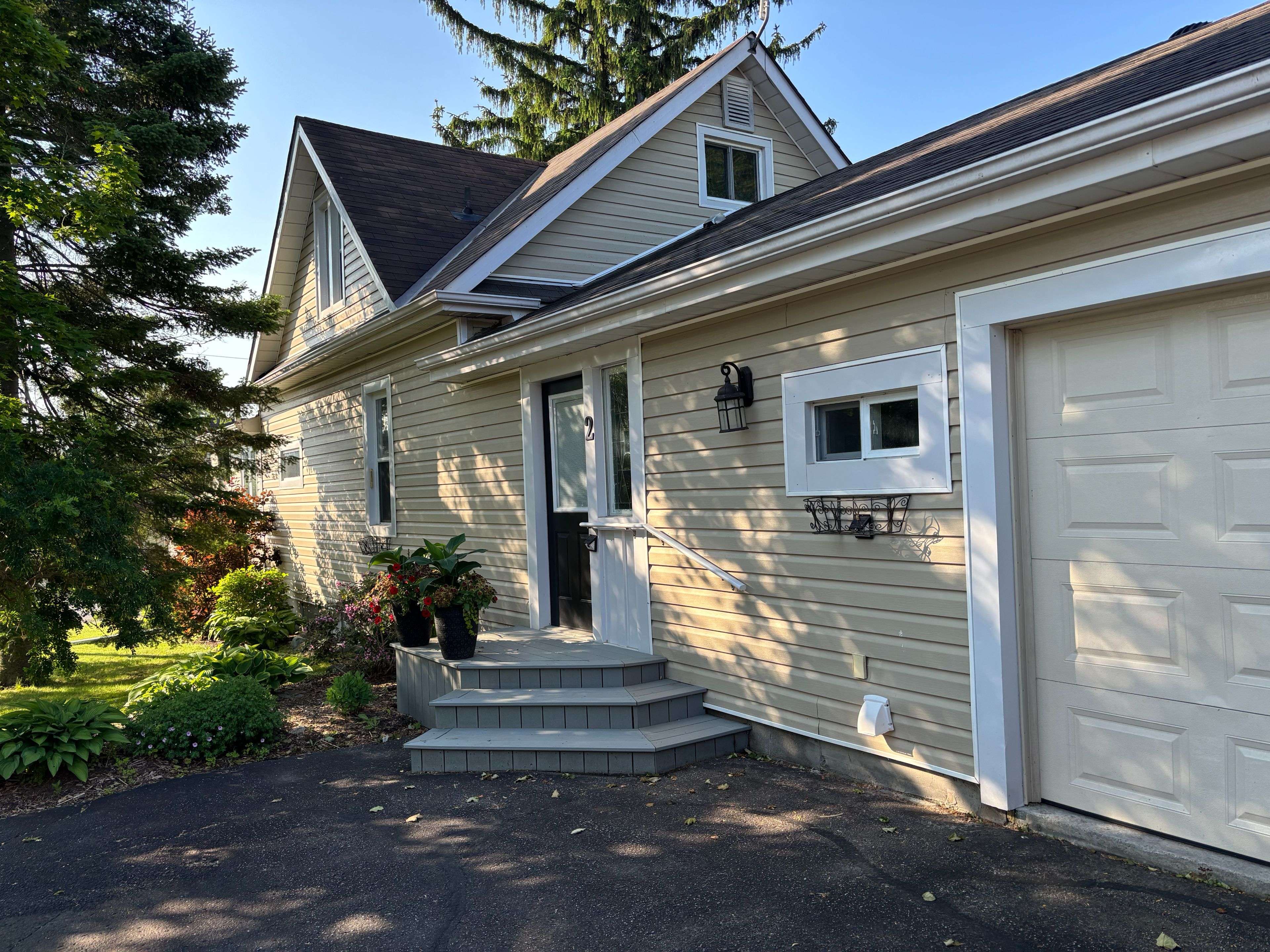 2 Henrietta ST, Scugog, ON L0C 1G0