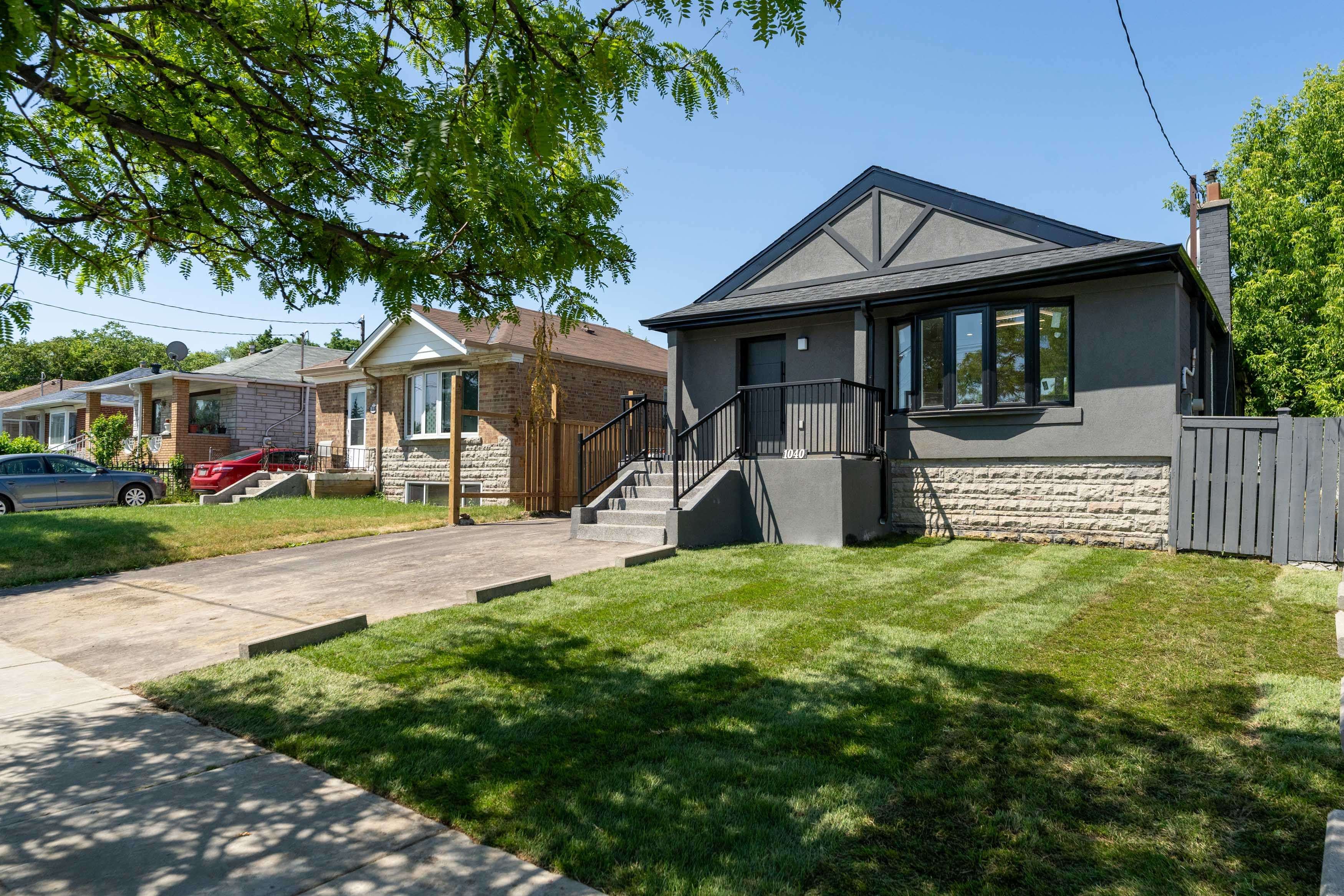 Toronto E04, ON M1P 2K6,1040 Kennedy RD
