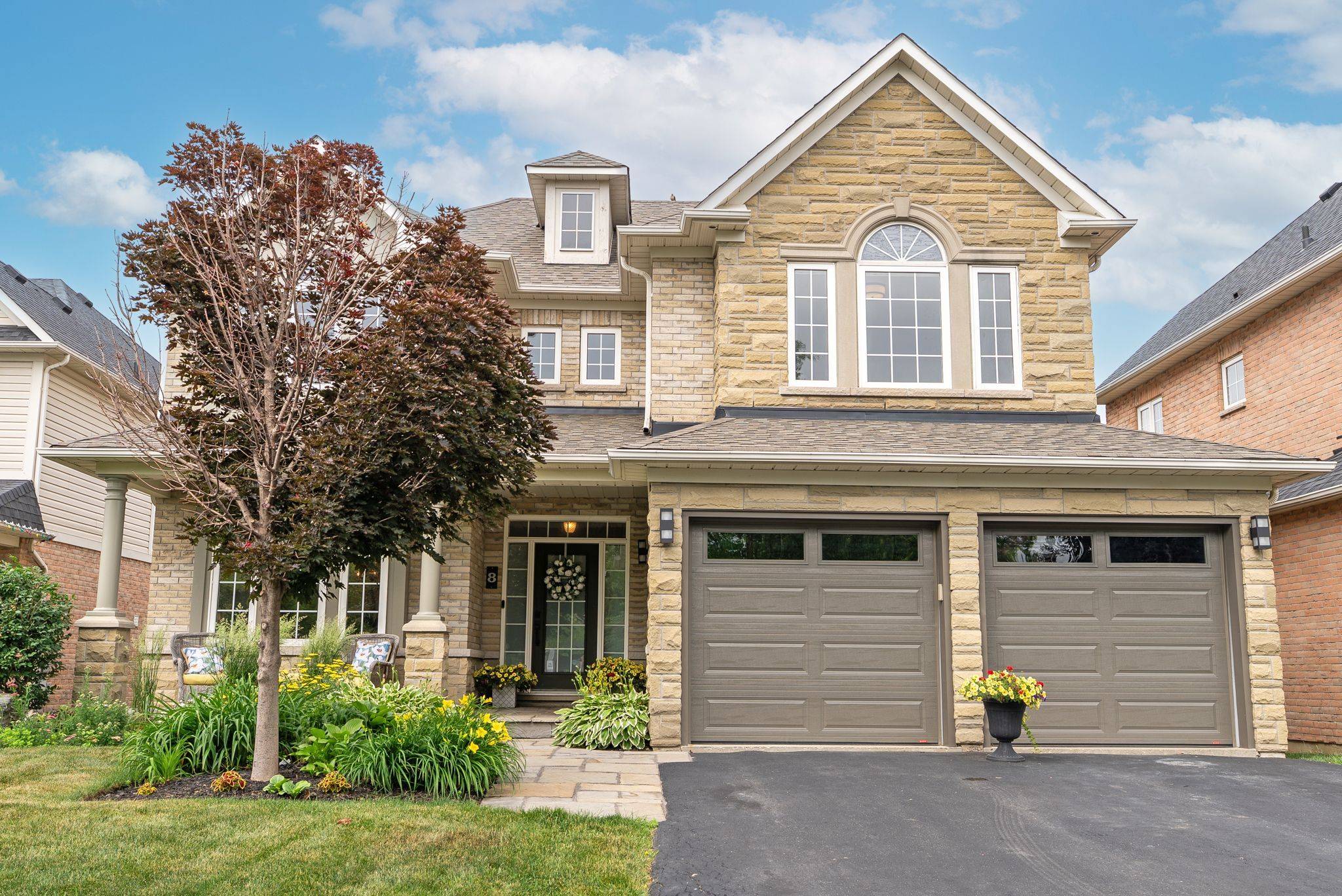 8 Corner CT, Whitby, ON L1P 1R7