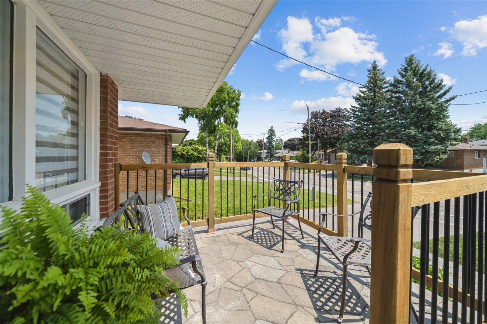 Oshawa, ON L1H 1M3,630 Athol ST E