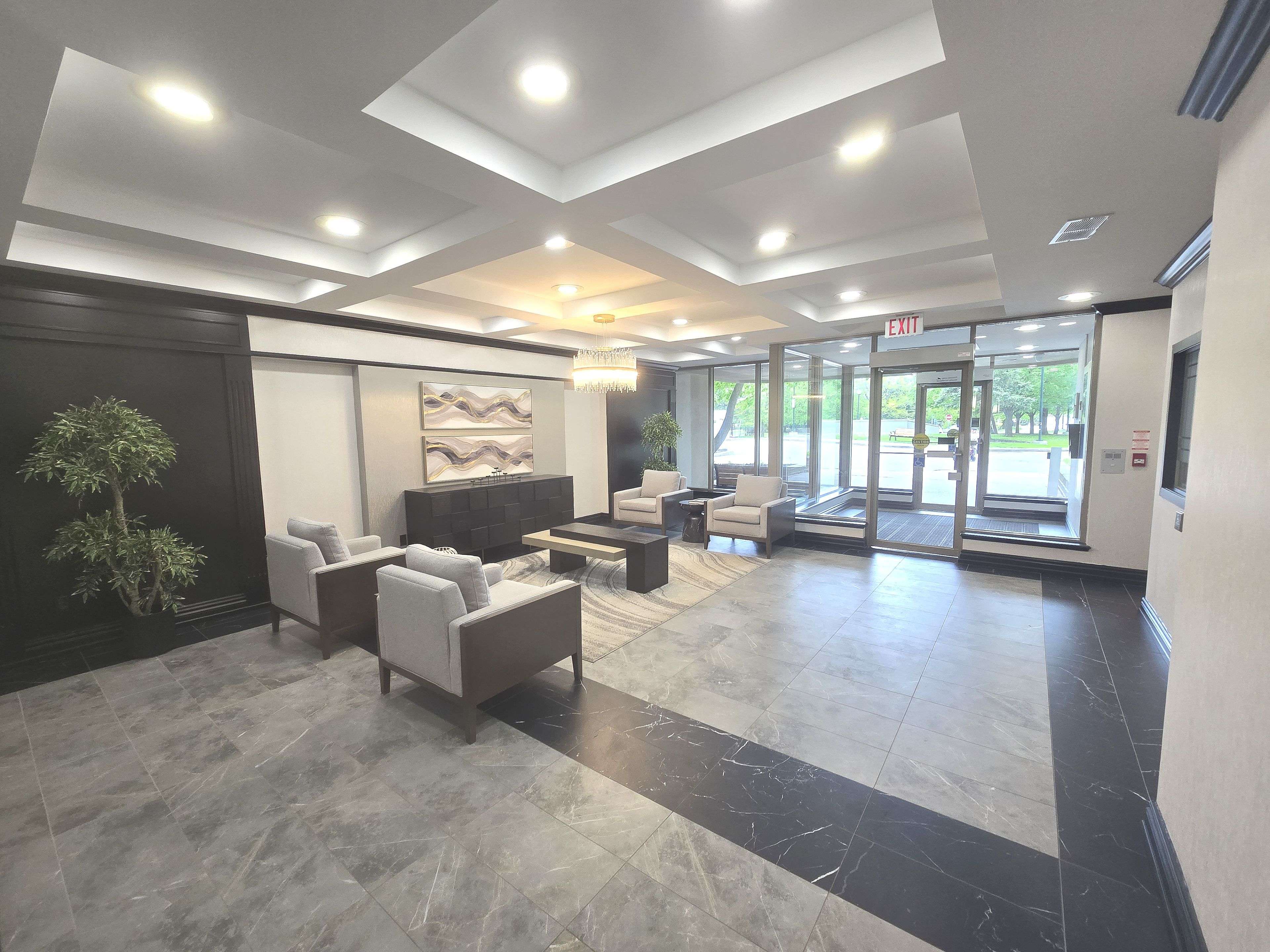 91 Townsgate DR #805, Vaughan, ON L4J 8E8