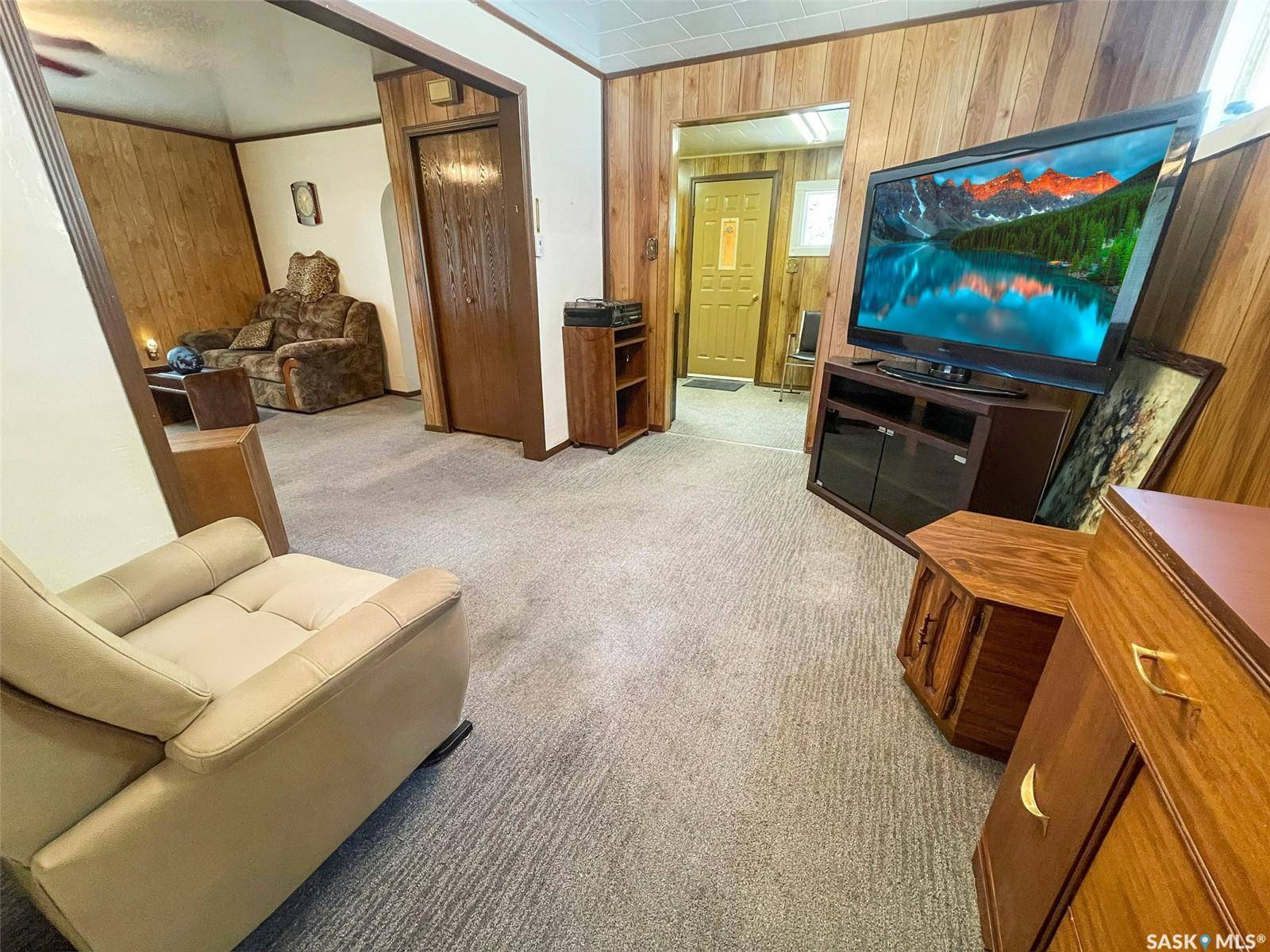 Gull Lake, SK S0N 1A0,5261 Kings AVENUE
