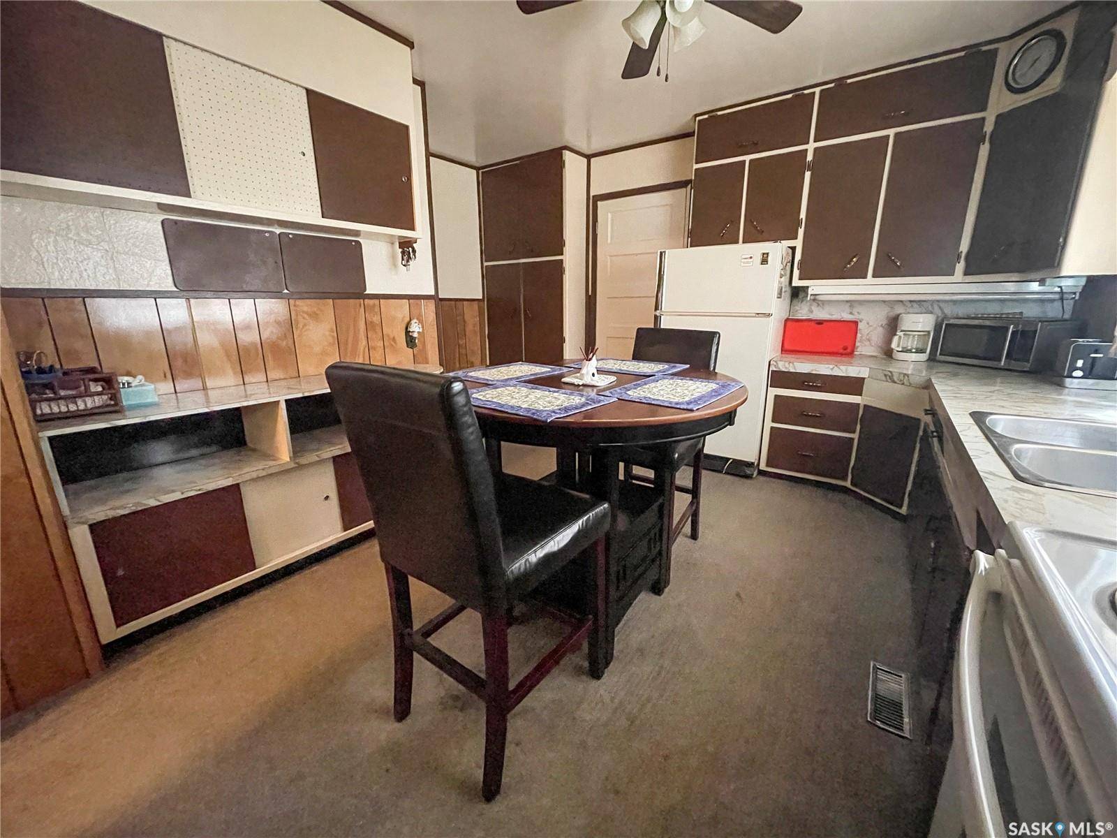 Gull Lake, SK S0N 1A0,5261 Kings AVENUE