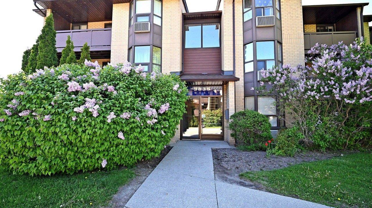 Toronto W06, ON M8W 1R2,3835 Lake Shore BLVD W #210