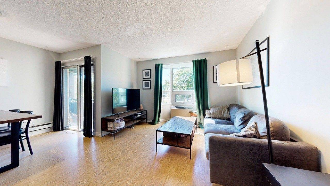 Toronto W06, ON M8W 1R2,3835 Lake Shore BLVD W #210