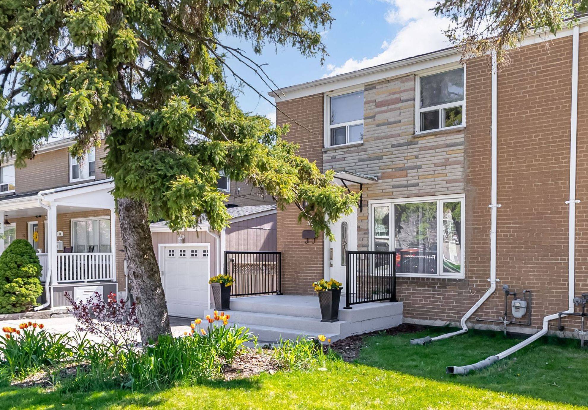 Toronto W02, ON M6S 4M4,34 Skylark RD