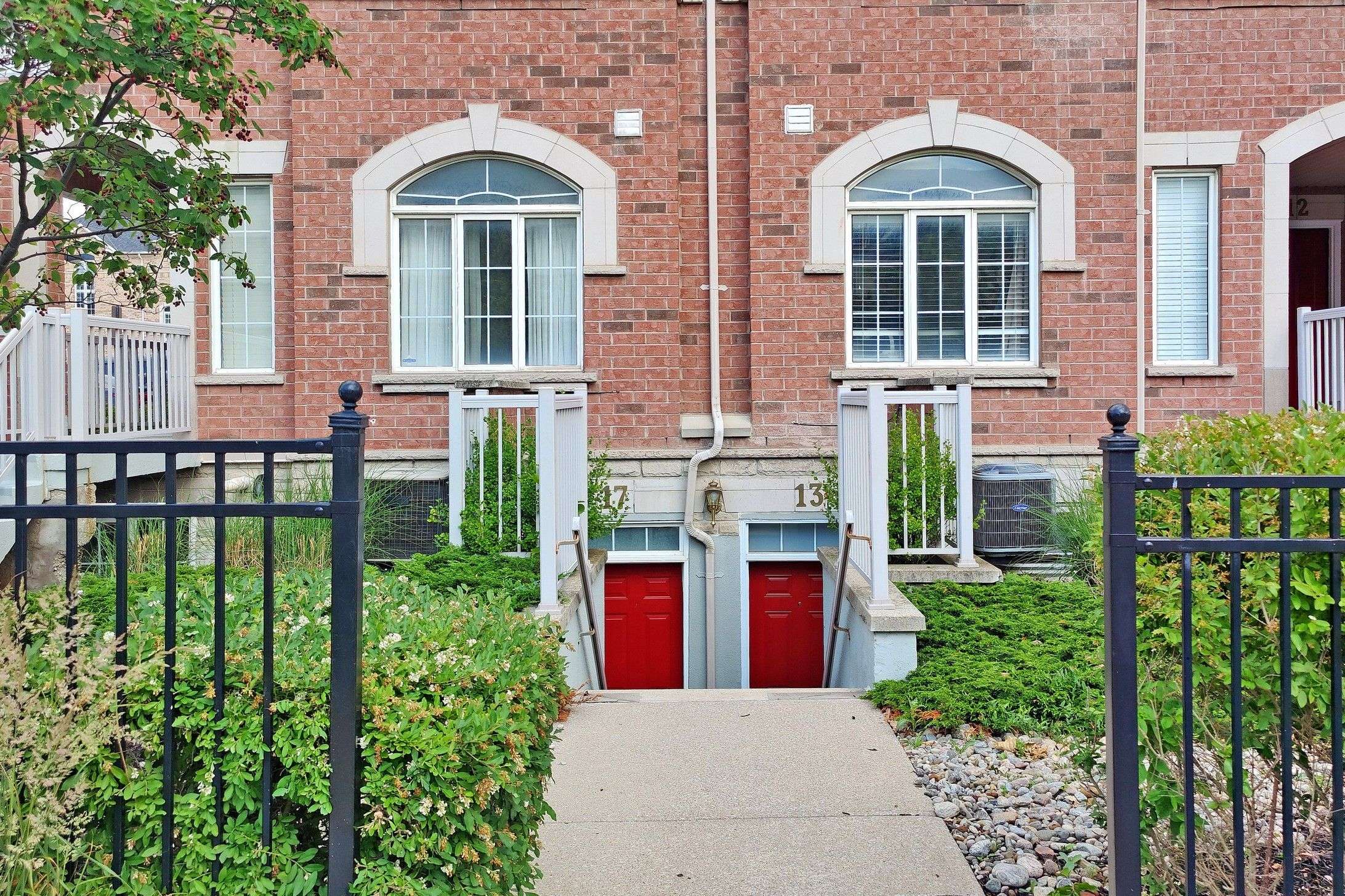 Mississauga, ON L5B 4K5,625 Shoreline DR #17