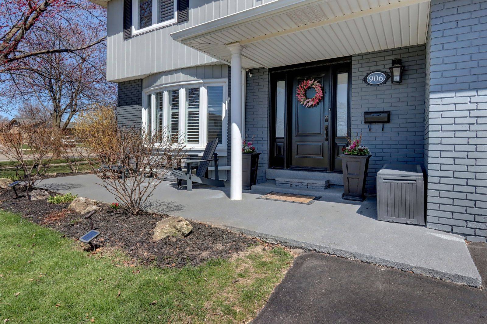 Milton, ON L9T 3Y4,906 Cabot TRL