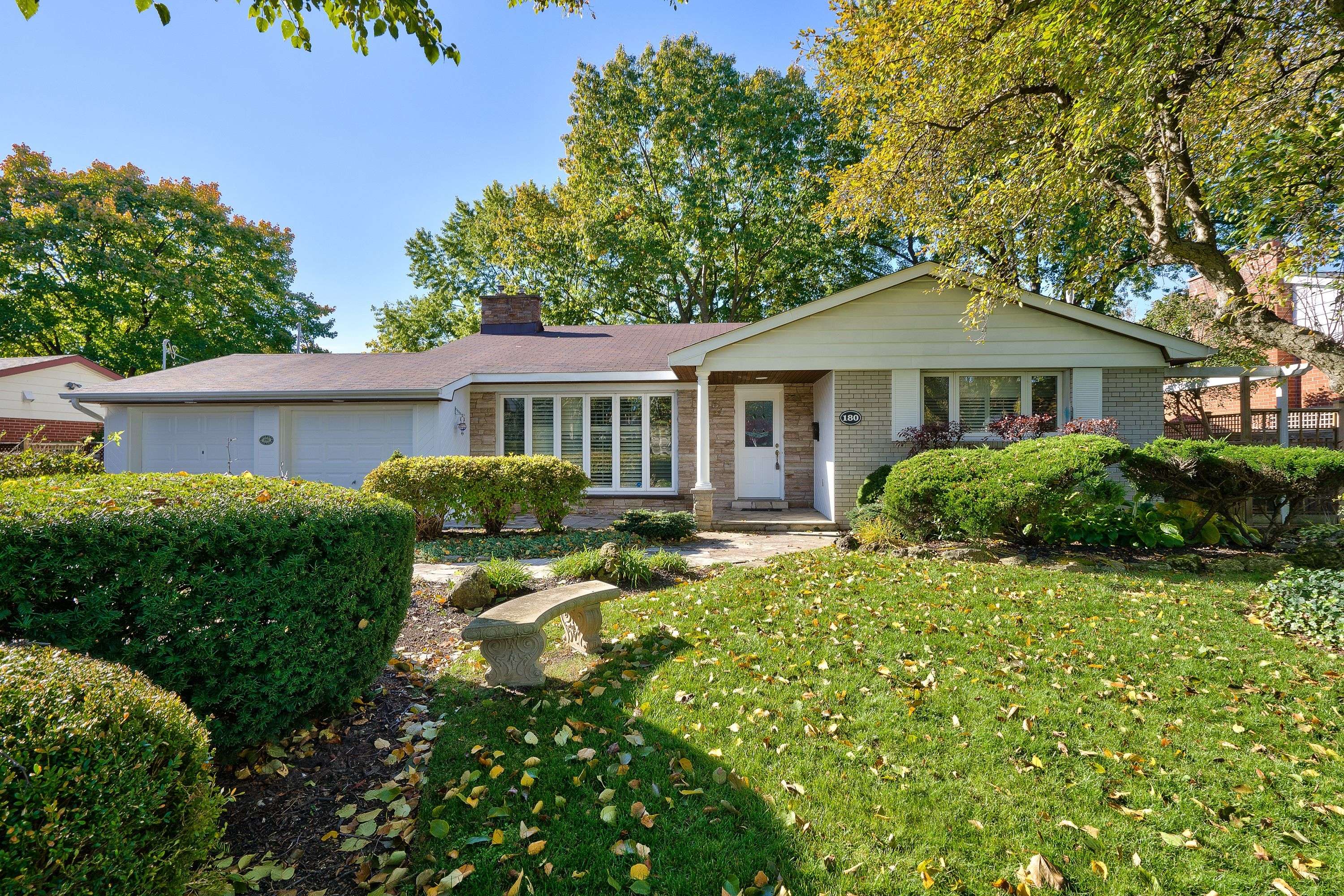 Oakville, ON L6L 4B7,180 Tracina DR