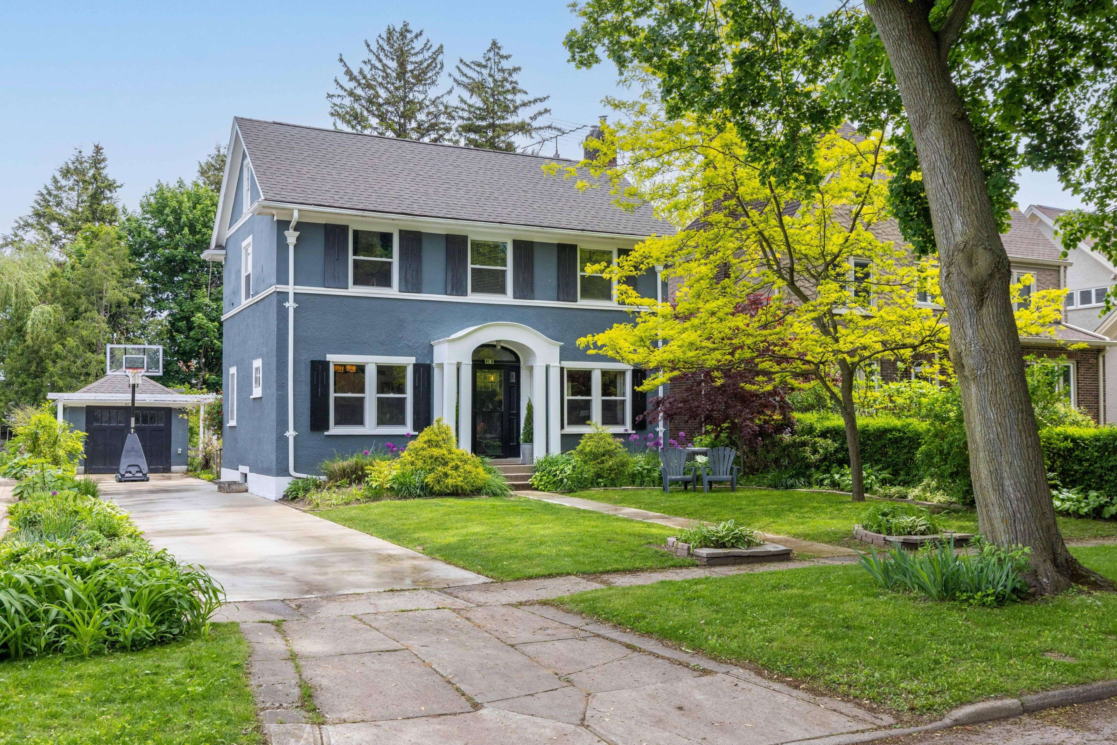 16 Thairs AVE, St. Catharines, ON L2R 6P1