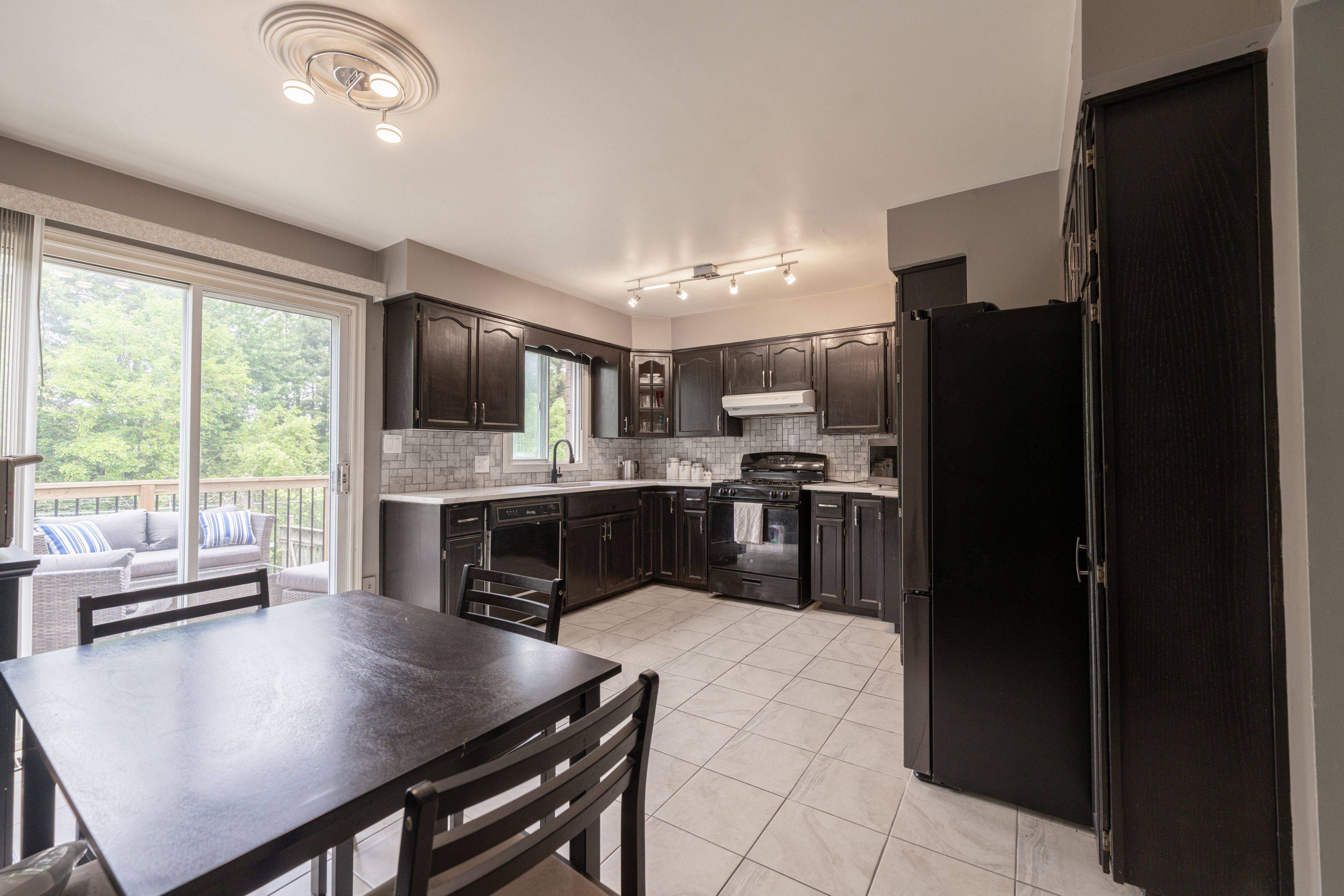 Niagara Falls, ON L2E 7H7,6615 Harper DR