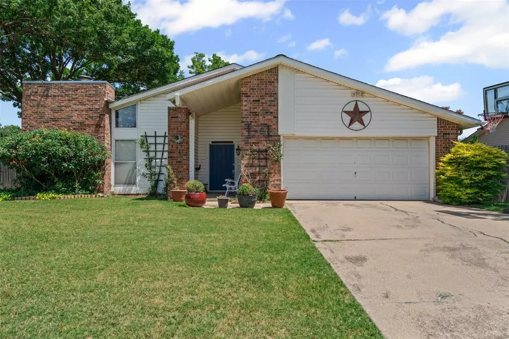Benbrook, TX 76126,9944 Farmington Drive
