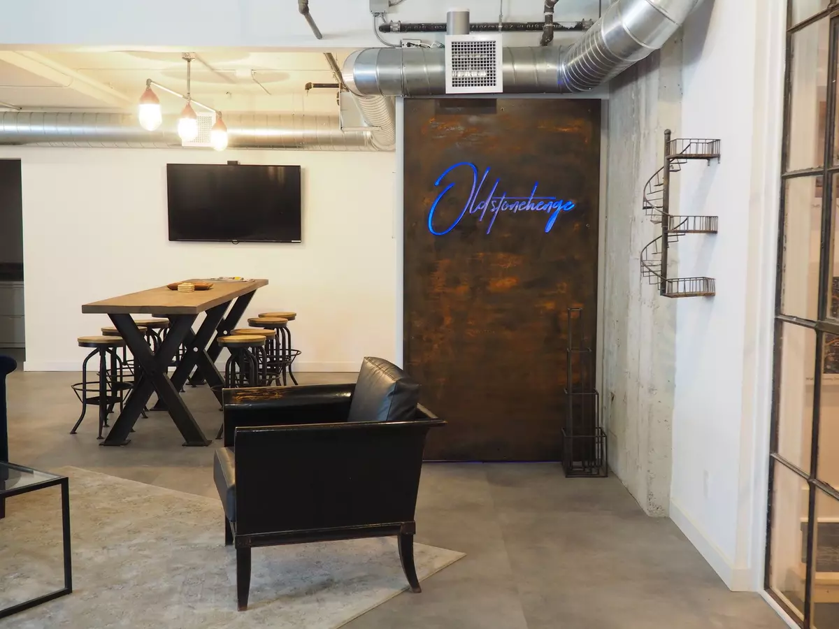 Toronto C09, ON M4T 2Y7,1133 Yonge ST #101