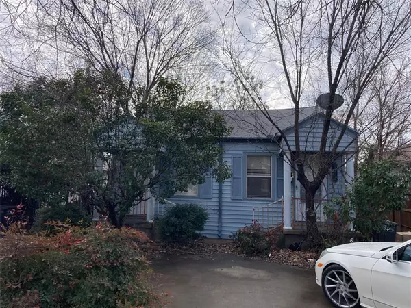 2912 Chenault Street,  Fort Worth,  TX 76111