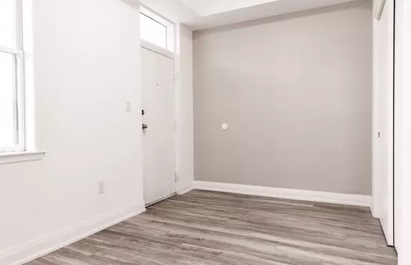 Toronto C08, ON M5B 2C1,213 Jarvis ST #4