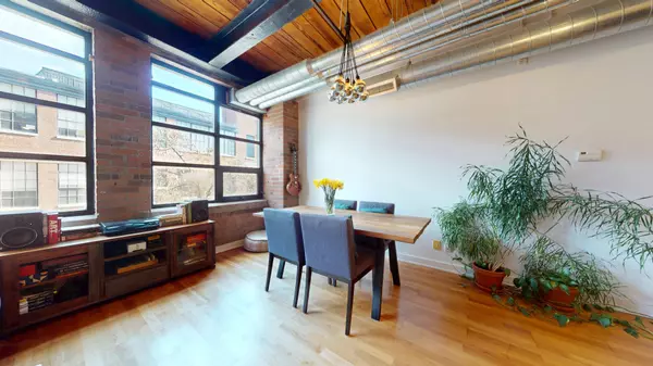 Toronto C01, ON M6K 1X1,43 Hanna AVE #217