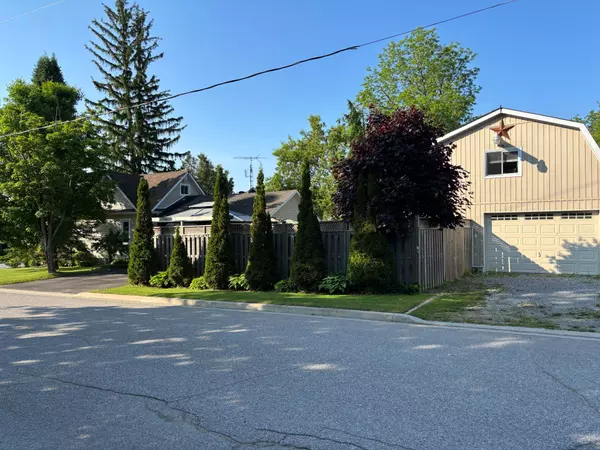 Scugog, ON L0C 1G0,2 Henrietta ST