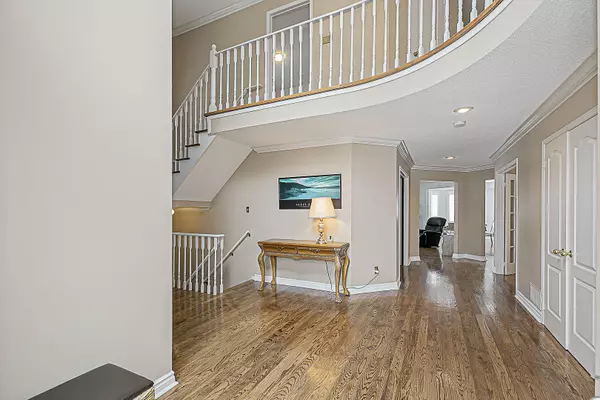 Whitby, ON L1R 2B9,30 WIGSTON CT