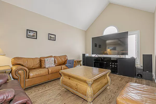 Whitby, ON L1R 2B9,30 WIGSTON CT