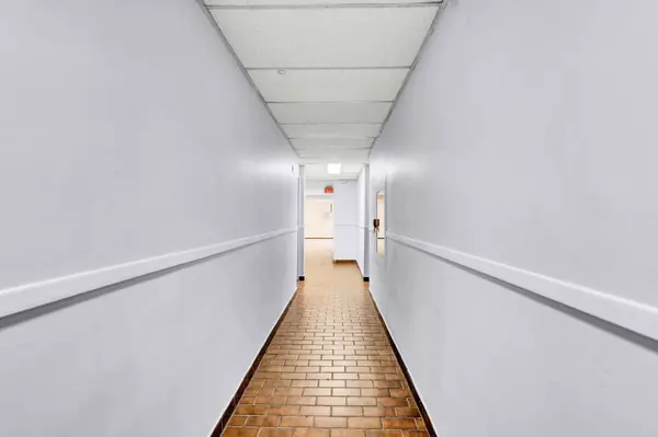 Toronto W05, ON M3N 2T2,10 Eddystone AVE #157