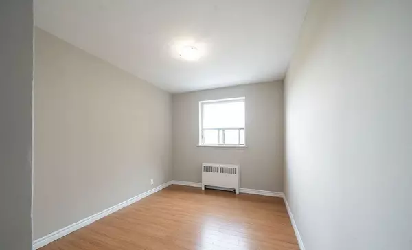 Hamilton, ON L8H 4A6,468 Ottawa ST #221B