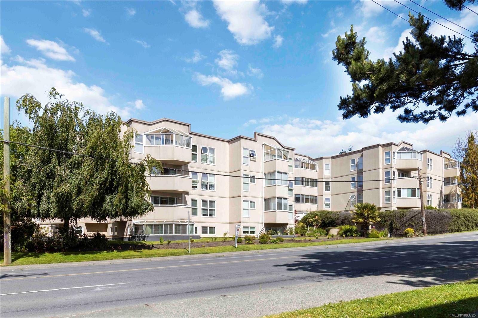 Saanich, BC V9A 1L8,40 Gorge Rd W #326