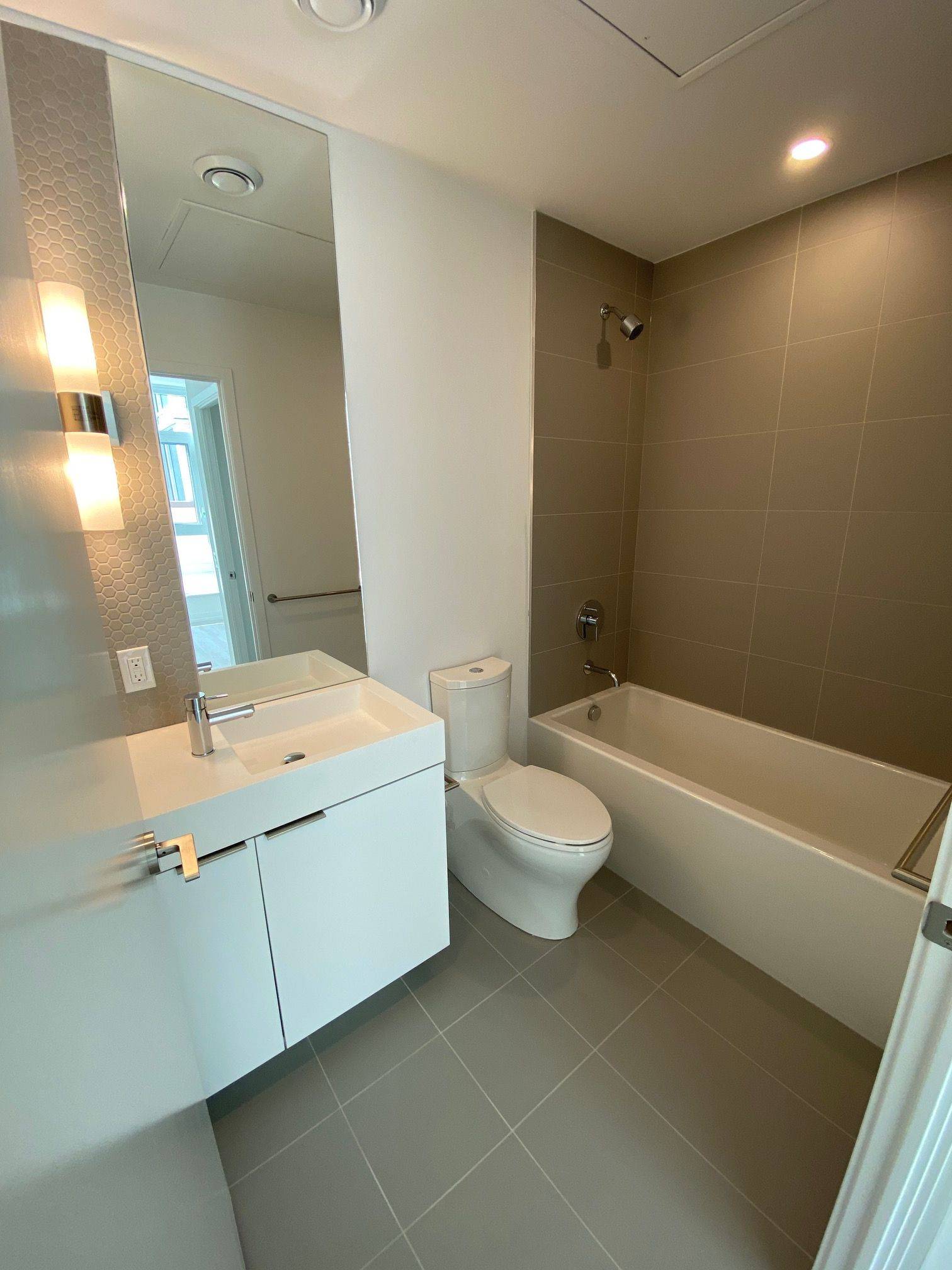 Toronto C03, ON M4R 0A4,33 Helendale AVE #612
