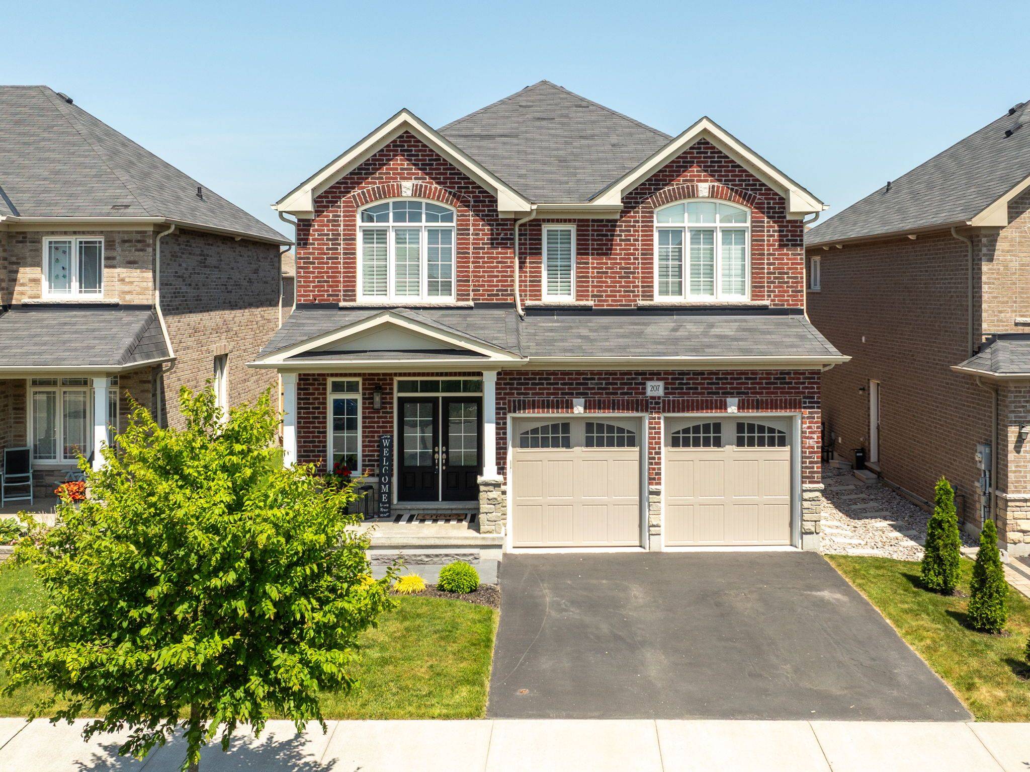 207 Crombie ST, Clarington, ON L1C 0T8