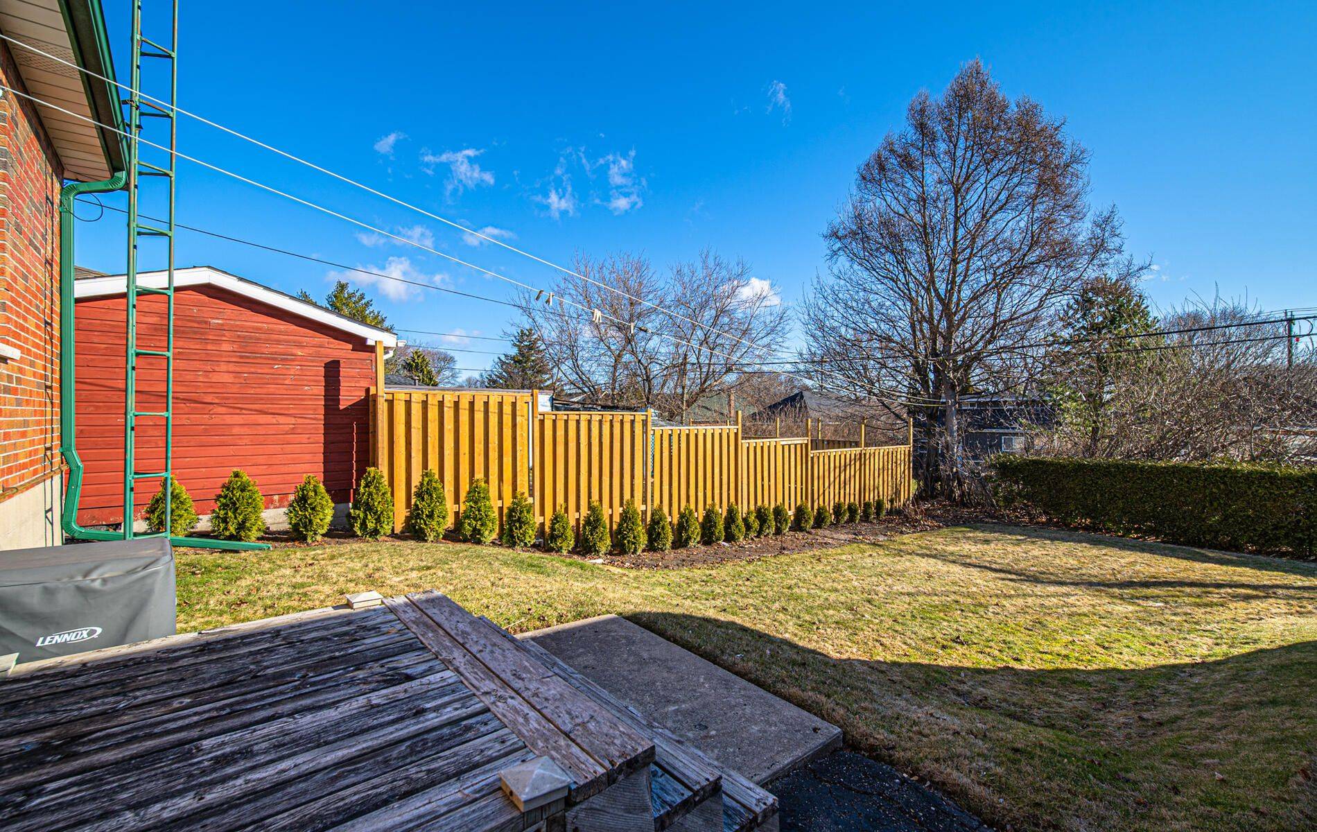 Oshawa, ON L1H 5V5,247 Chadburn ST