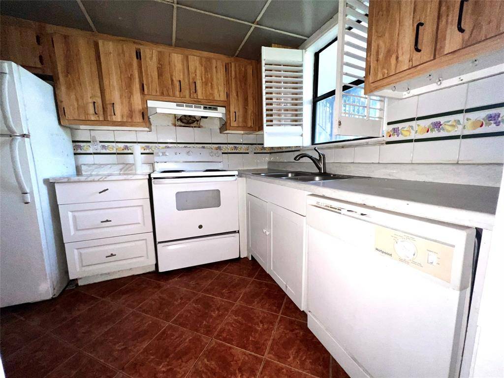 Tamarac, FL 33319,6061 Shakerwood Cir #107