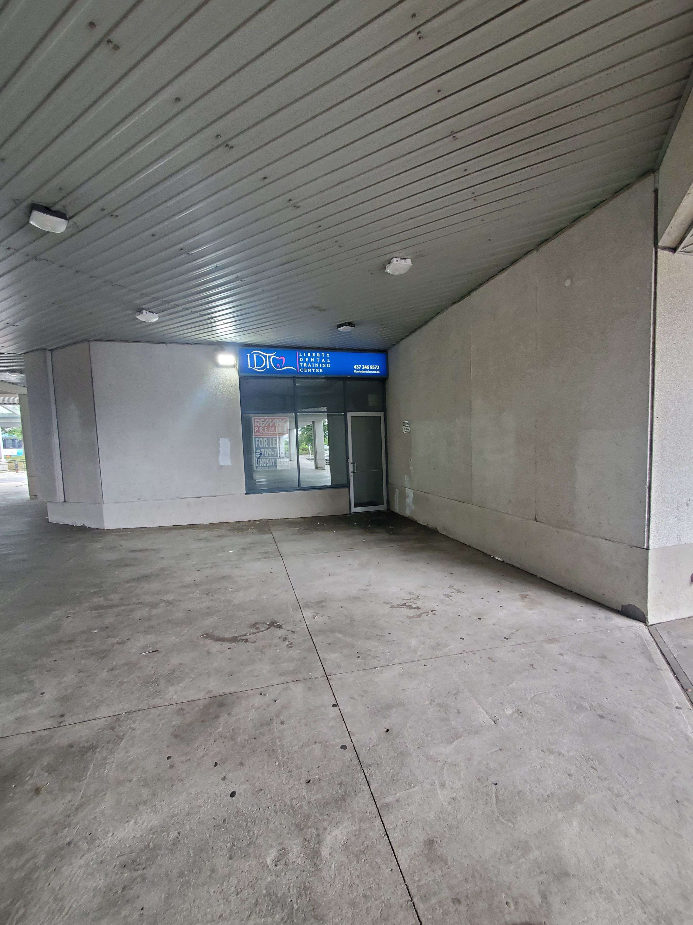 Richmond Hill, ON L4C 3E3,10909 Yonge ST #40
