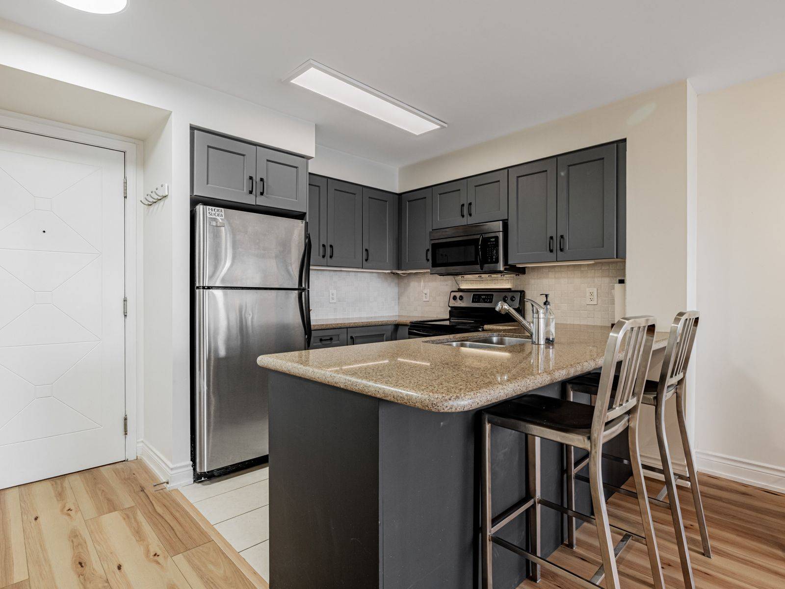 Richmond Hill, ON L4C 0T3,18 Harding BLVD #709