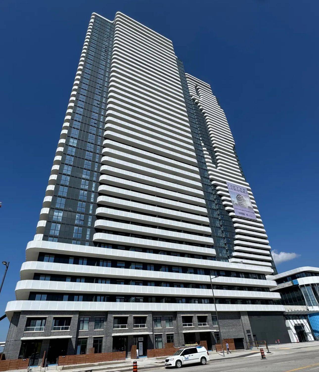 28 Interchange WAY #716, Vaughan, ON L4K 5Z7