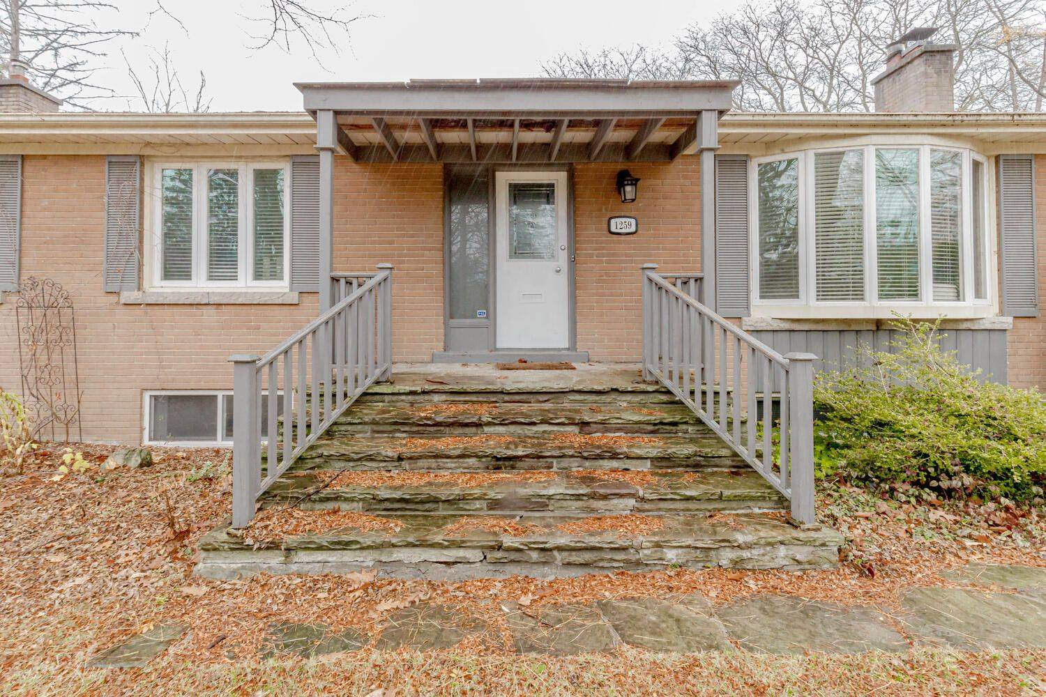 Mississauga, ON L5H 3J7,1259 Twin Oaks Dell DR