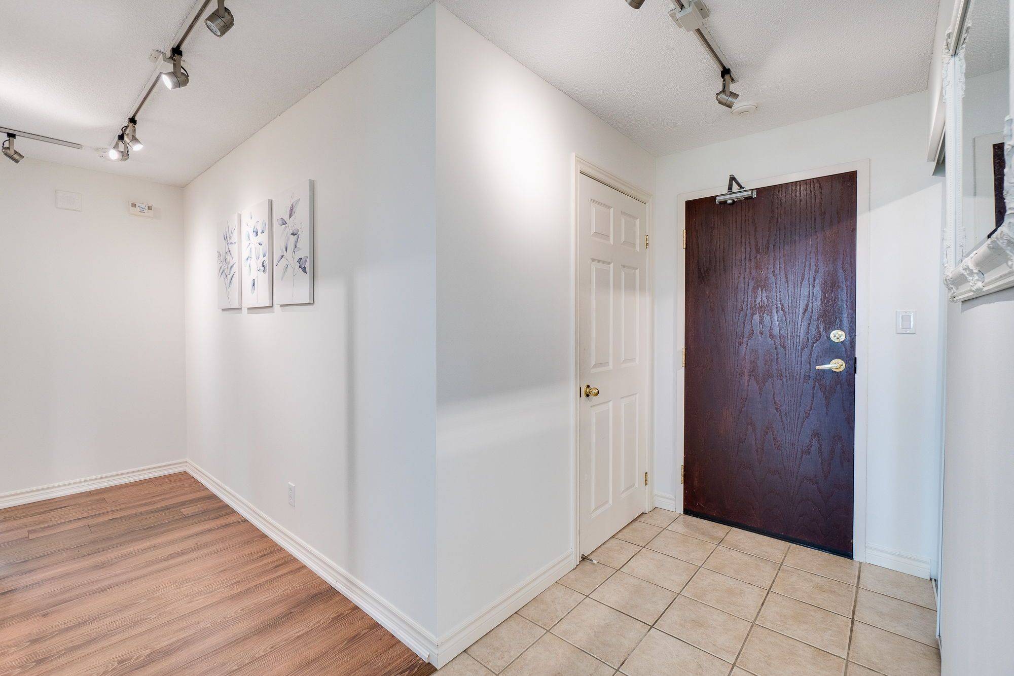 Hamilton, ON L8B 1A9,262 Dundas ST E #105