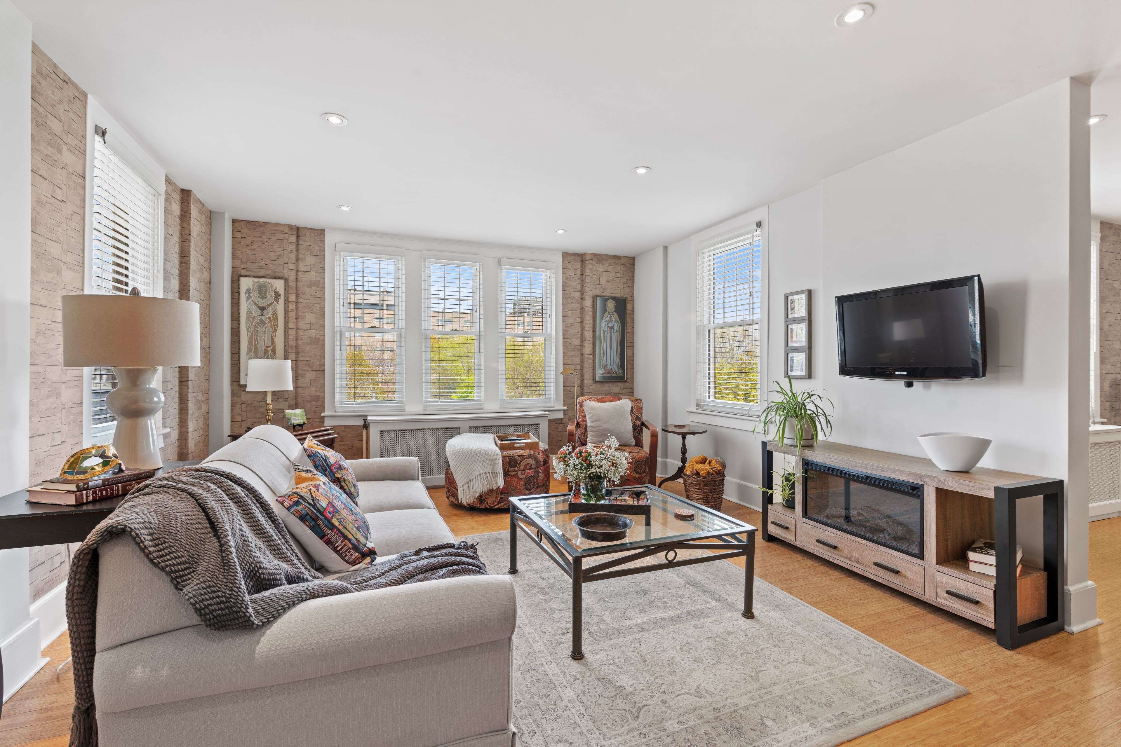 Kingston, ON K7L 3H2,67 Sydenham ST #404