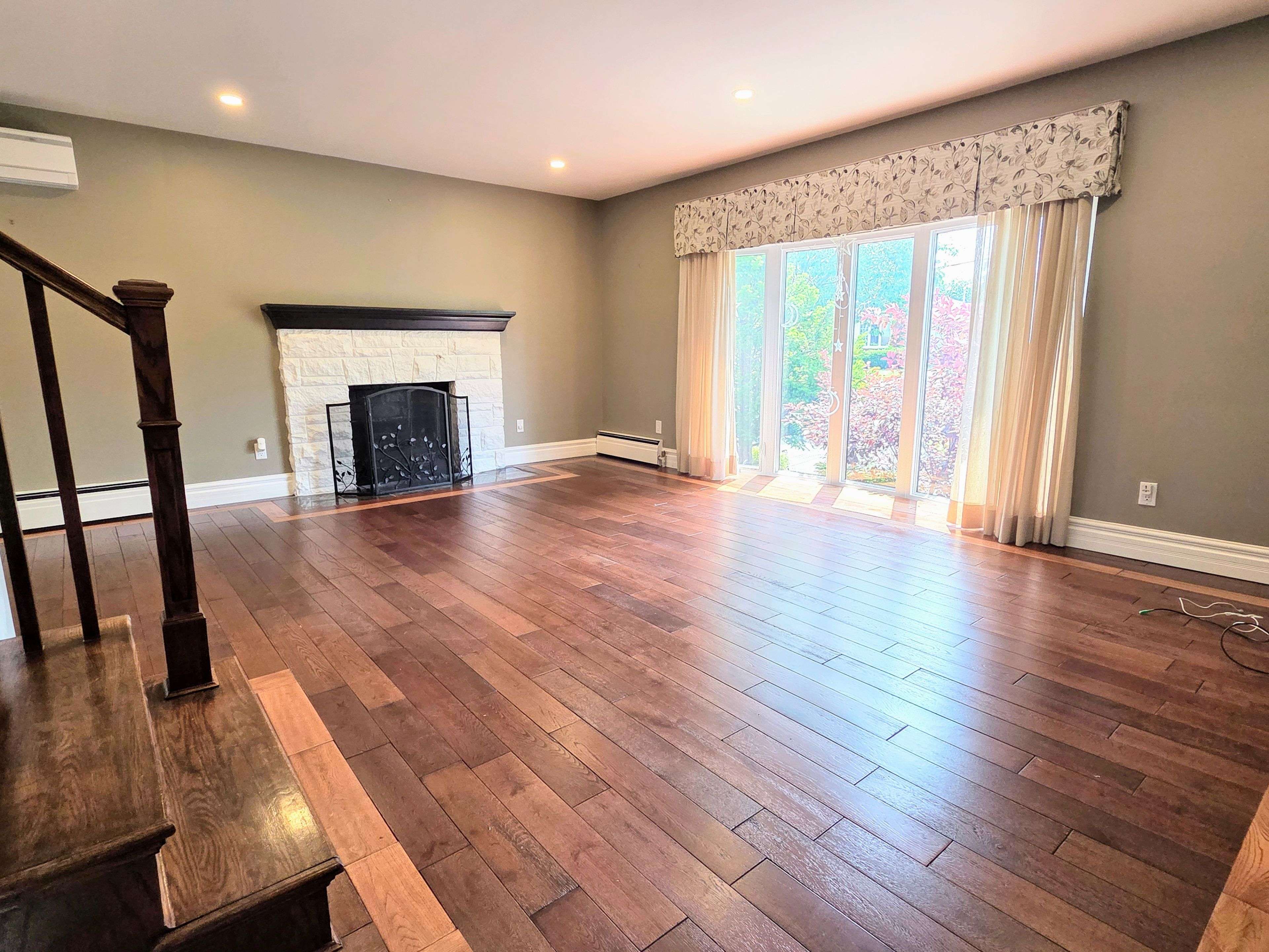 Cornwall, ON K6J 2L3,903 Riverdale AVE