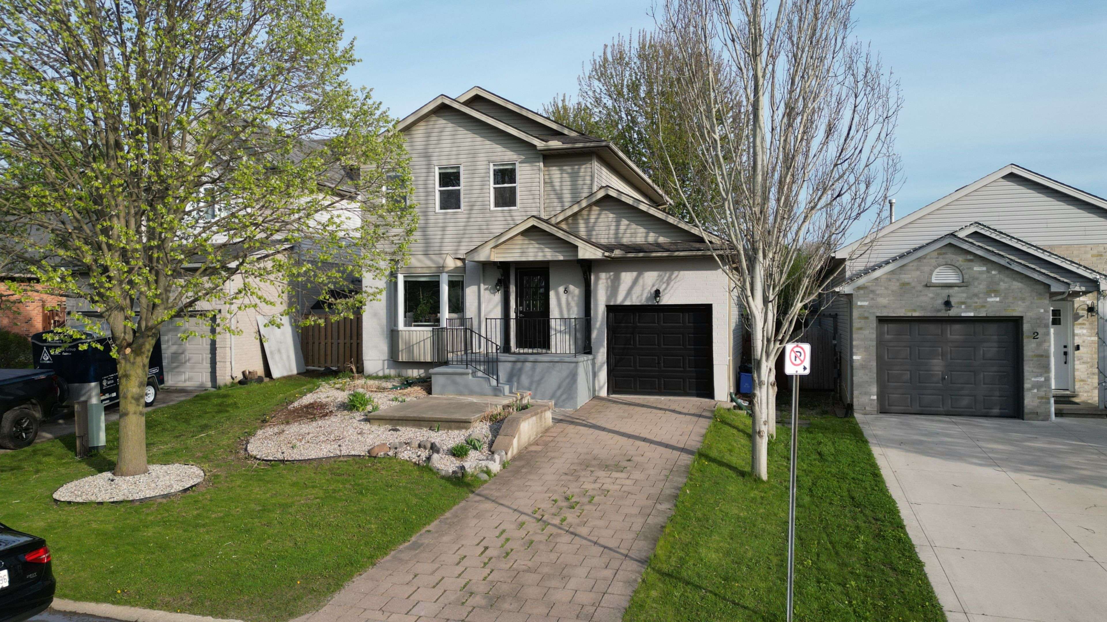 London South, ON N5Z 5C2,6 Eula White PL