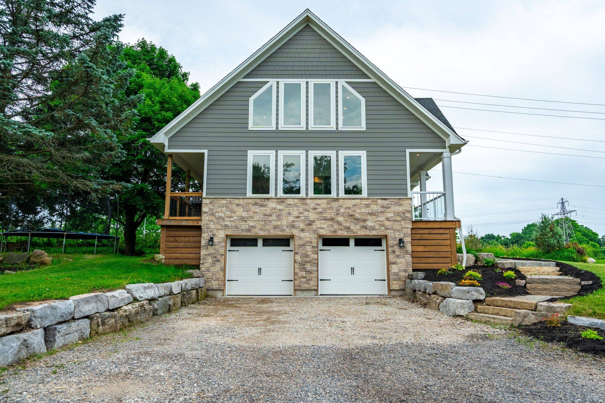 Hamilton, ON L8B 1H8,4 Concession 11 RD E