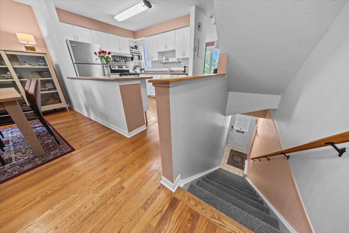 Manor Park - Cardinal Glen And Area, ON K1K 0C3,1094 Blasdell AVE