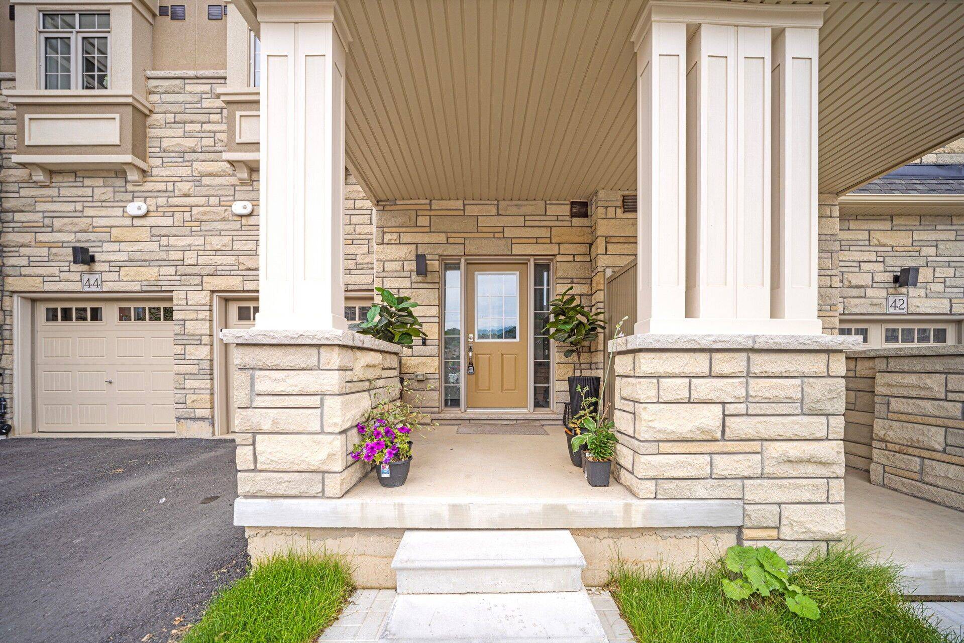 Hamilton, ON L9G 3K9,305 Garner RD #43