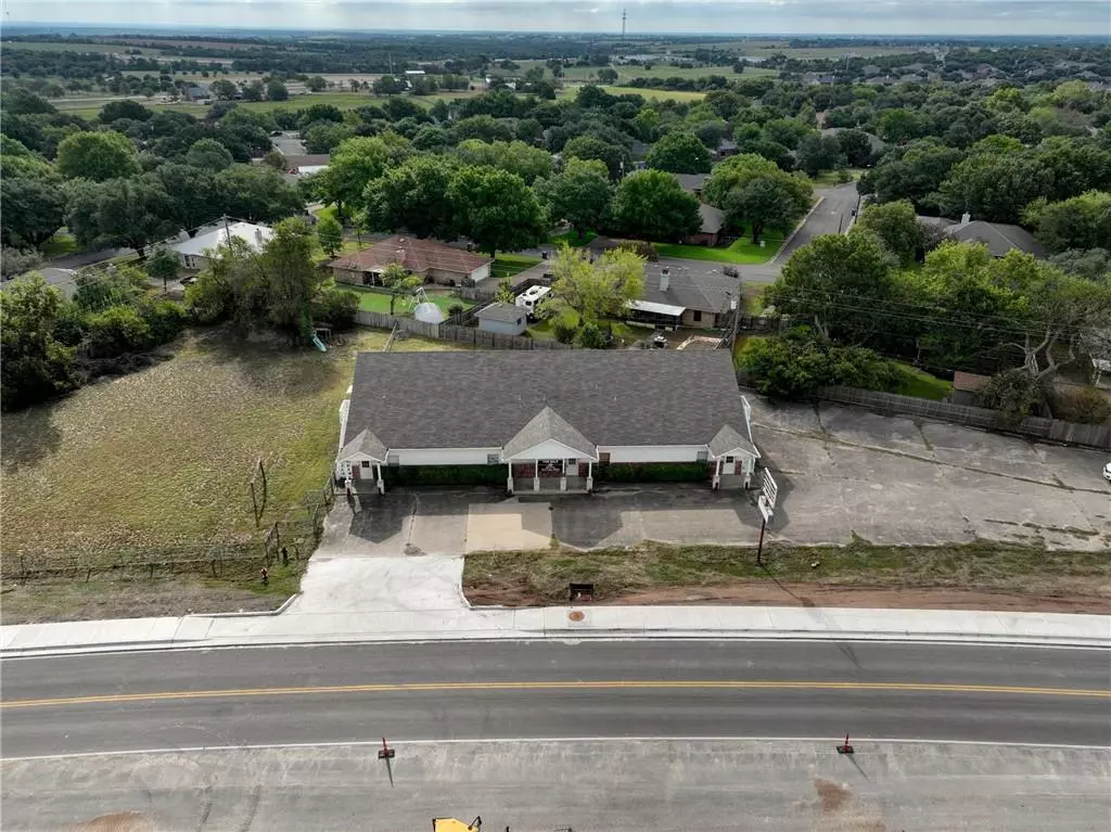 Hewitt, TX 76643,611 W Spring Valley Road