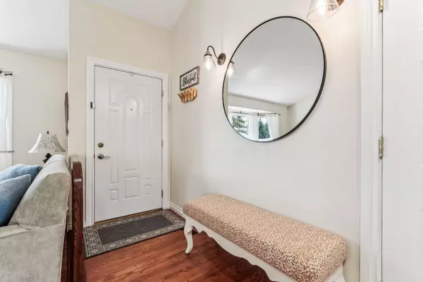 Calgary, AB T2W 3T8,256 Woodfield PL SW