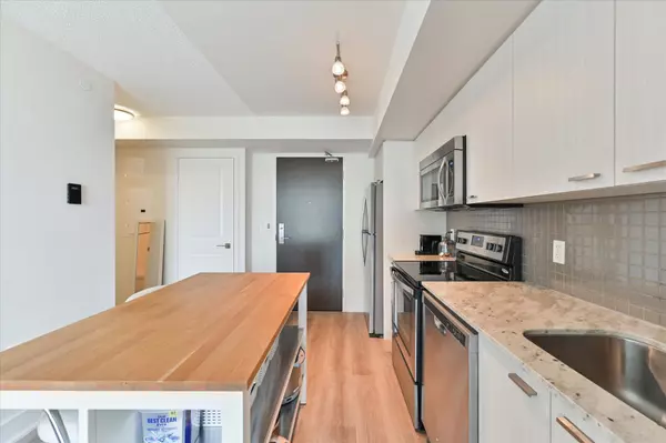 Toronto C14, ON M2N 6Y2,88 Sheppard AVE E #811