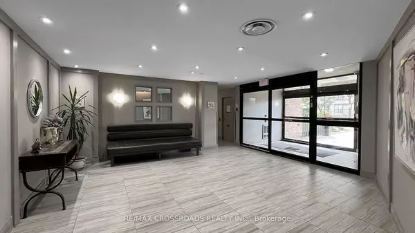 Newmarket, ON L3Y 7C3,260 Davis DR #313